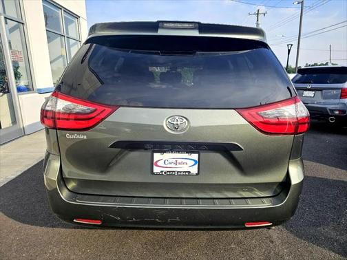 2020 Toyota Sienna SE
