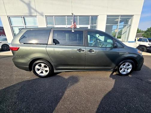2020 Toyota Sienna SE