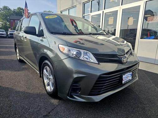 2020 Toyota Sienna SE
