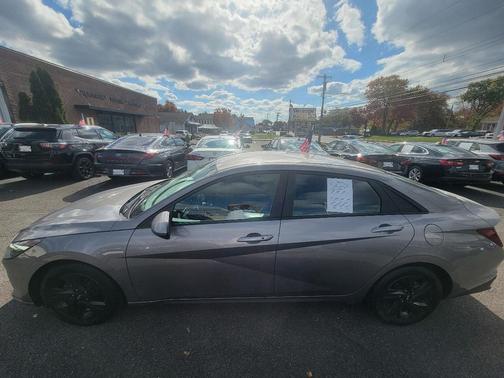 2021 Hyundai ELANTRA SEL