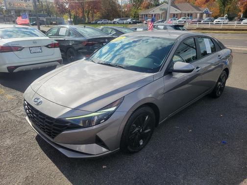2021 Hyundai ELANTRA SEL