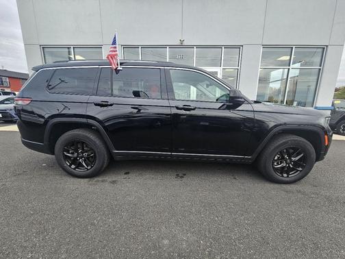 2023 Jeep Grand Cherokee L Laredo