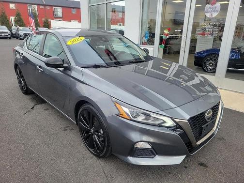 Gun Metallic 2022 Nissan Altima SR FWD