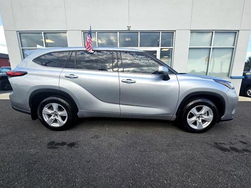 2022 Toyota Highlander LE