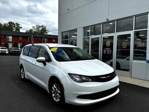 2023 Chrysler Voyager LX