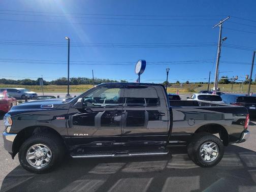 2022 RAM 2500 Big Horn Crew Cab 4x4 6'4' Box