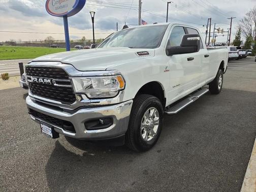 Bright White Clearcoat 2024 RAM 2500 Big Horn Crew Cab 4x4 8' Box