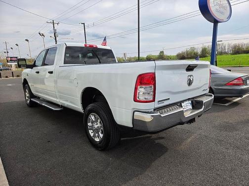 Bright White Clearcoat 2024 RAM 2500 Big Horn Crew Cab 4x4 8' Box