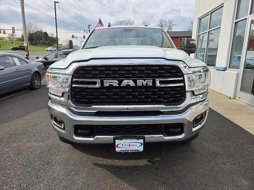Bright White Clearcoat 2024 RAM 2500 Big Horn Crew Cab 4x4 8' Box
