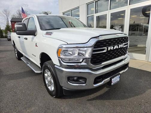 Bright White Clearcoat 2024 RAM 2500 Big Horn Crew Cab 4x4 8' Box