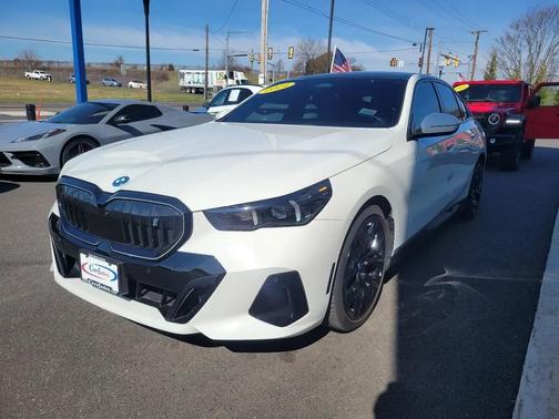 Alpine White 2024 BMW i5 eDrive40