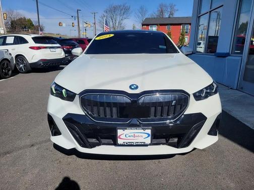 Alpine White 2024 BMW i5 eDrive40