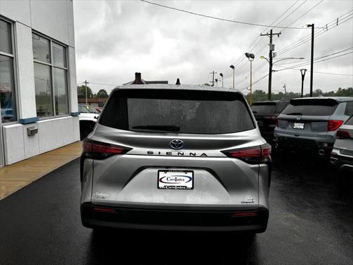 2021 Toyota Sienna LE
