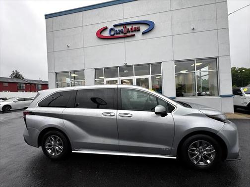 2021 Toyota Sienna LE