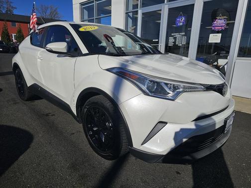 2019 Toyota C-HR XLE FWD (Natl)