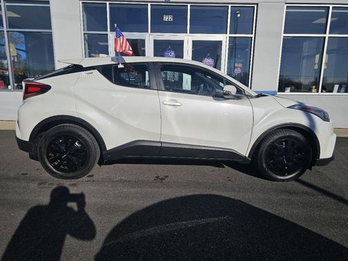 2019 Toyota C-HR XLE FWD (Natl)