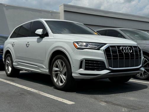 Glacier White Metallic 2023 Audi Q7 45 Premium