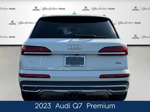 Glacier White Metallic 2023 Audi Q7 45 Premium