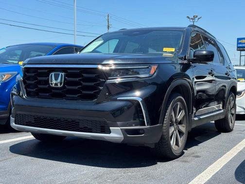 Crystal Black Pearl 2025 Honda Pilot Touring 8-Passenger