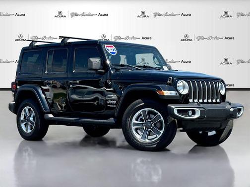 Black Clearcoat 2022 Jeep Wrangler Unlimited Sahara