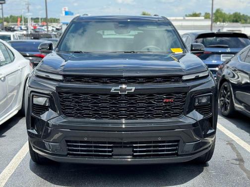 Mosaic Black Metallic 2025 Chevrolet Traverse RS