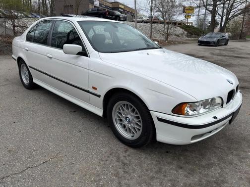 White 2000 BMW 528 528i