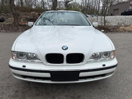White 2000 BMW 528 528i