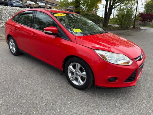 Red 2013 Ford Focus SE