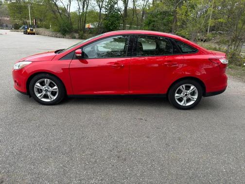 Red 2013 Ford Focus SE