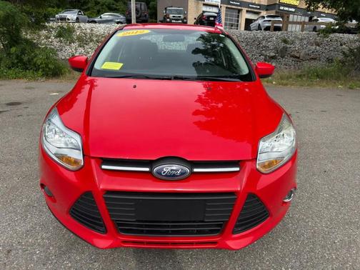 Red 2012 Ford Focus SE