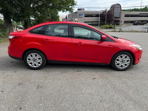 Red 2012 Ford Focus SE