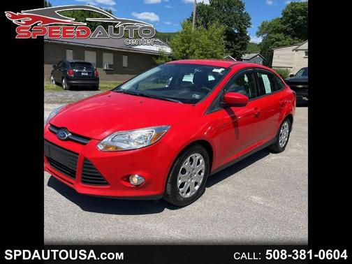 Red 2012 Ford Focus SE