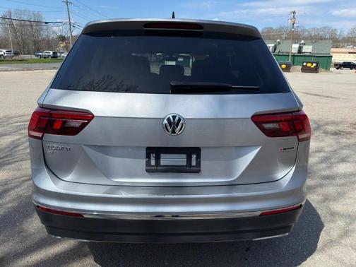 Gray 2021 Volkswagen Tiguan 2.0T SE