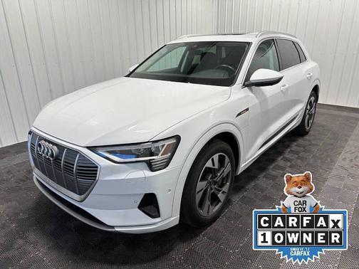 2022 Audi e-tron Premium Plus