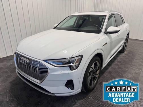 2022 Audi e-tron Premium Plus