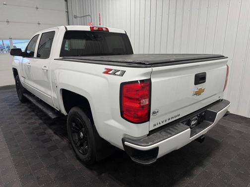 Summit White 2018 Chevrolet Silverado 1500 2LT