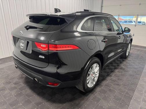 2017 Jaguar F-PACE 35t Prestige