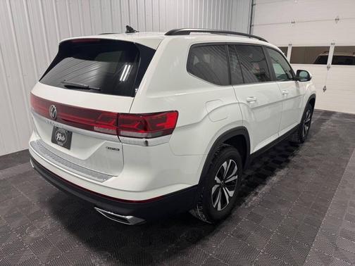 2024 Volkswagen Atlas 2.0T SE