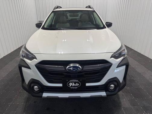 Crystal White Pearl 2025 Subaru Outback Limited