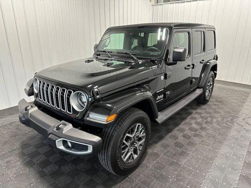 2024 Jeep Wrangler 4-Door Sahara 4x4