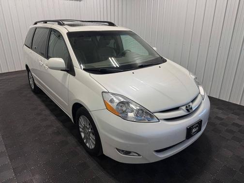 2010 Toyota Sienna XLE