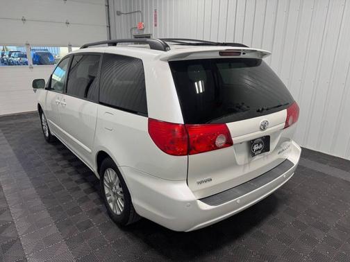 2010 Toyota Sienna XLE