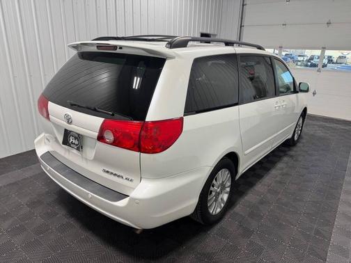 2010 Toyota Sienna XLE