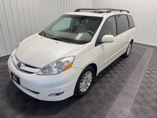 2010 Toyota Sienna XLE