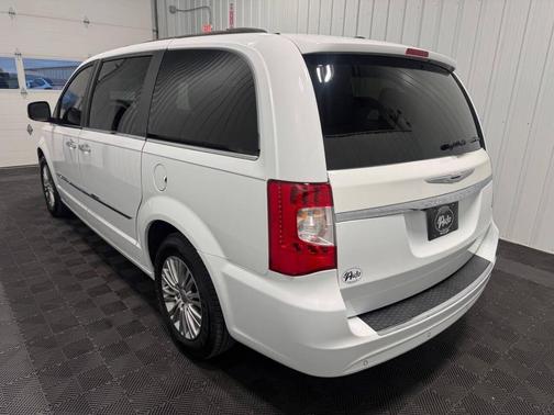 2015 Chrysler Town & Country Touring-L