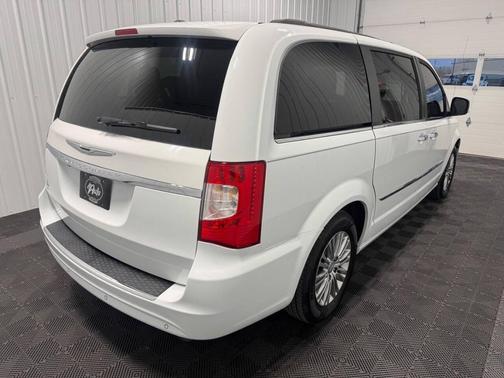 2015 Chrysler Town & Country Touring-L