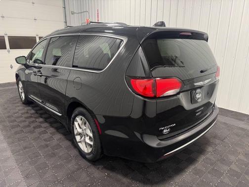 2018 Chrysler Pacifica Touring-L