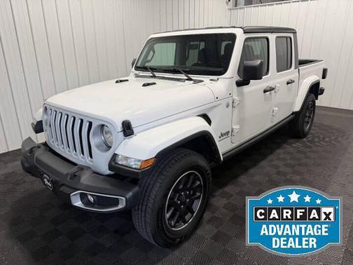 Bright White Clearcoat 2023 Jeep Gladiator Overland