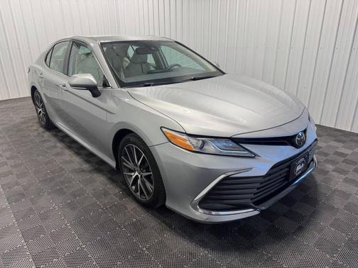 Celestial Silver Metallic 2022 Toyota Camry XLE