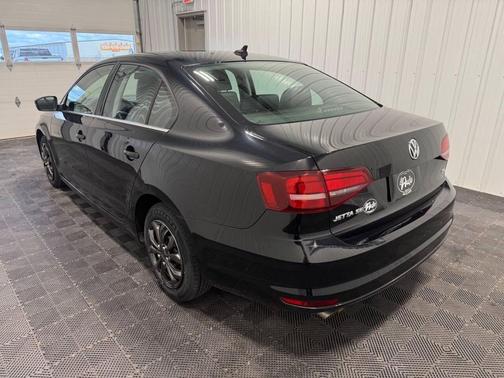 Black 2017 Volkswagen Jetta 1.4T SE